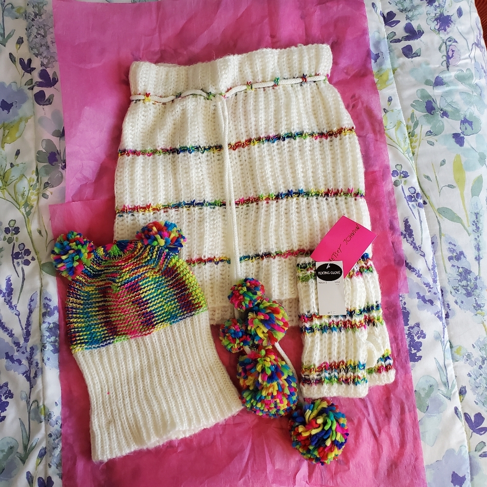 BETSY JOHNSON SCARF HAT TEXTING GLOVES